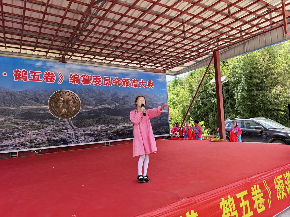 小姑娘x.jpg