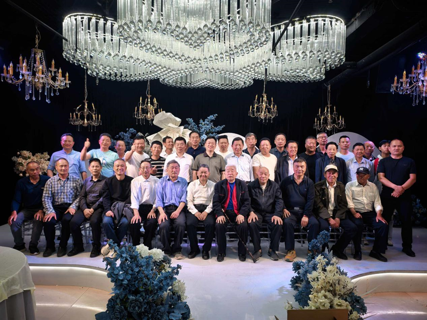 阳新县向氏宗亲会赴武穴学习取经