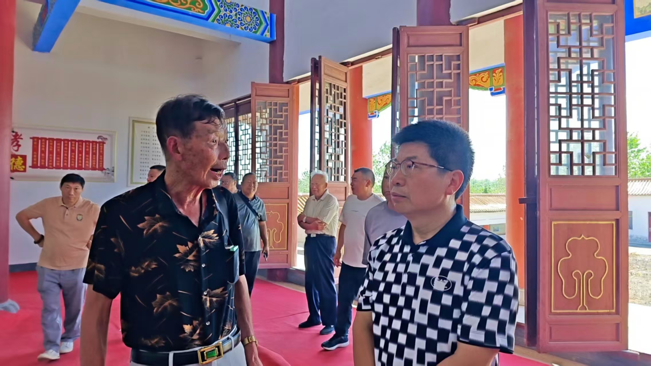 远华与友进.jpg